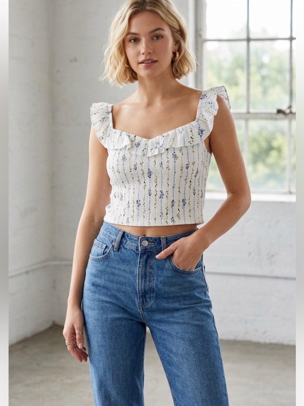 wild fable White Floral Ruffle Smocked Crop Top. Euc
